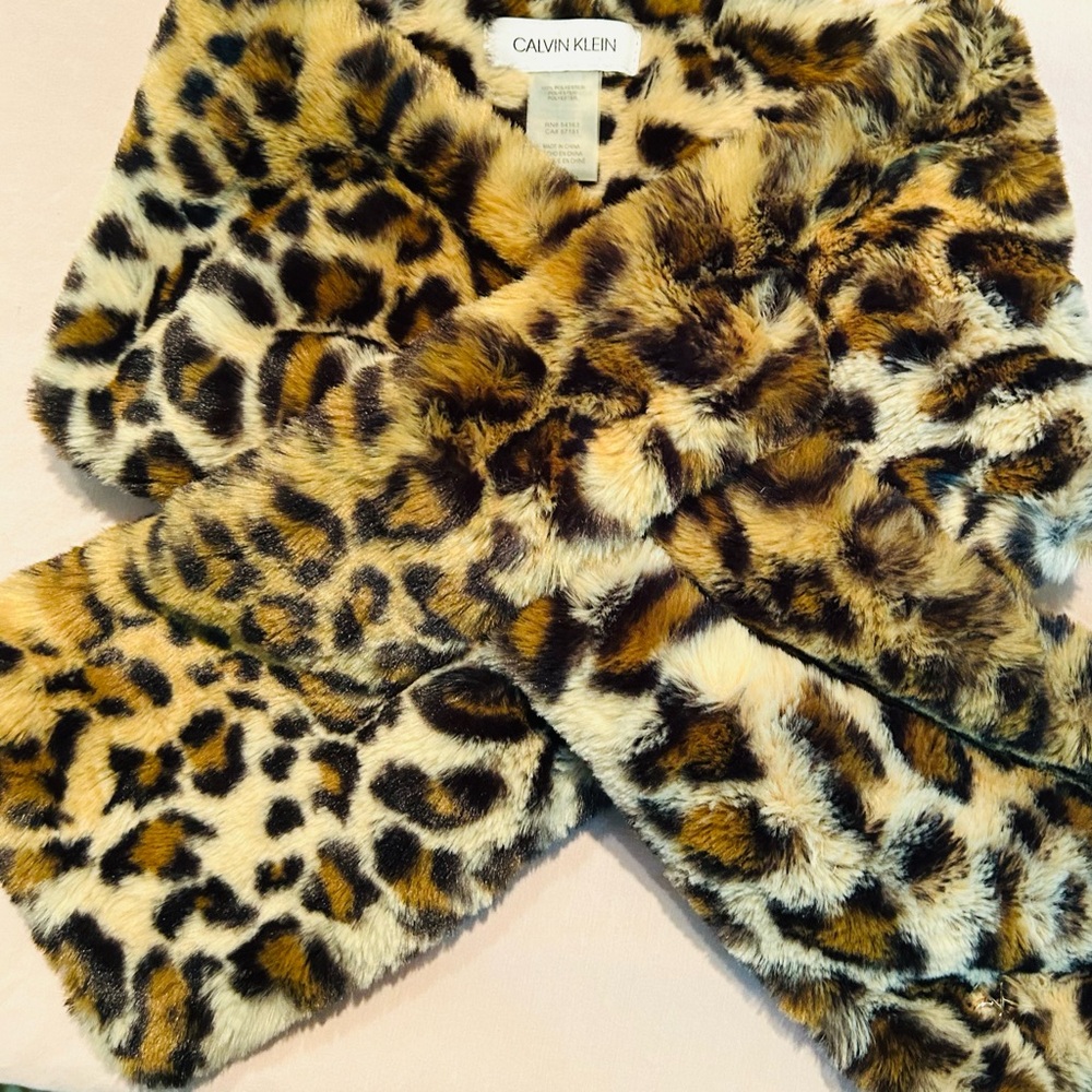 Calvin Kline Faux Fur Leopard Print Collar Scarf